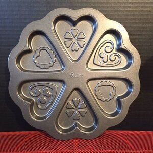 Wilton 6-Cavity Heart-Shaped Baking Pan